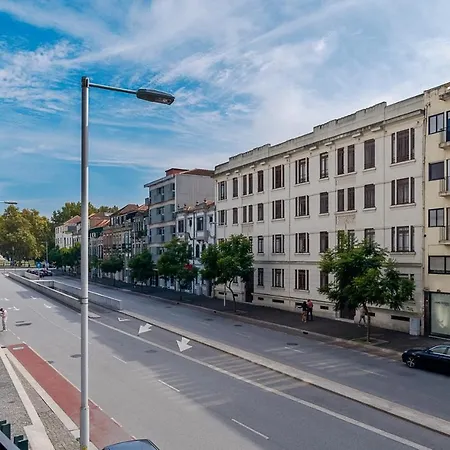Avenue View Hostel *
