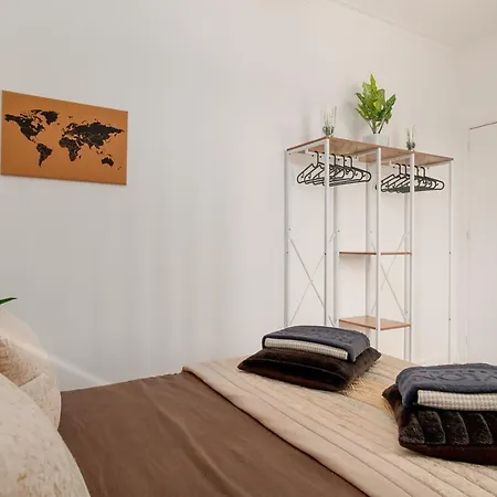 Avenue View Hostel *