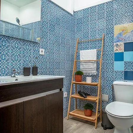 Avenue View - * Porto