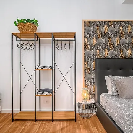 Avenue View - * Porto