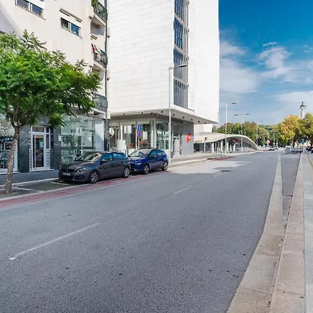 Avenue View - * Porto