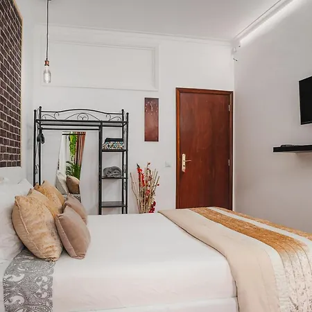 Avenue View Hostal *