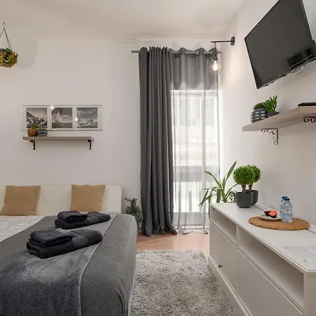 Avenue View - * Porto