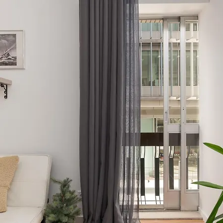 Avenue View - * Porto