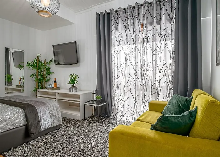 Avenue View - * Porto