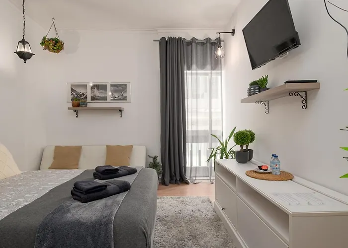 Avenue View - * Porto