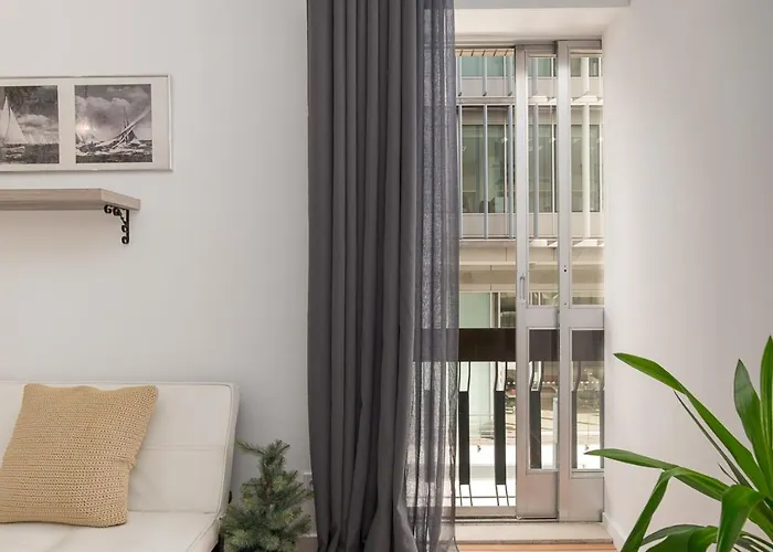 Avenue View - * Porto