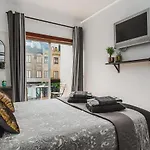 Avenue View Hostel *