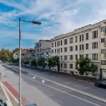 Avenue View Hostel *