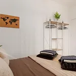 Avenue View Hostel *
