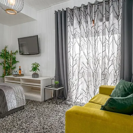 Avenue View - * Porto