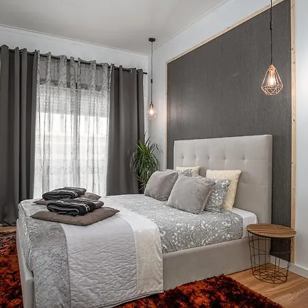 Avenue View - * Porto