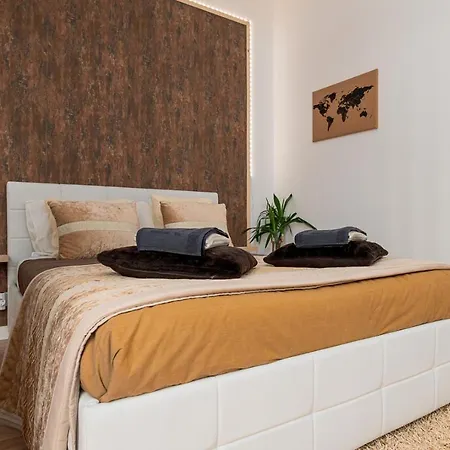 Avenue View - * Porto