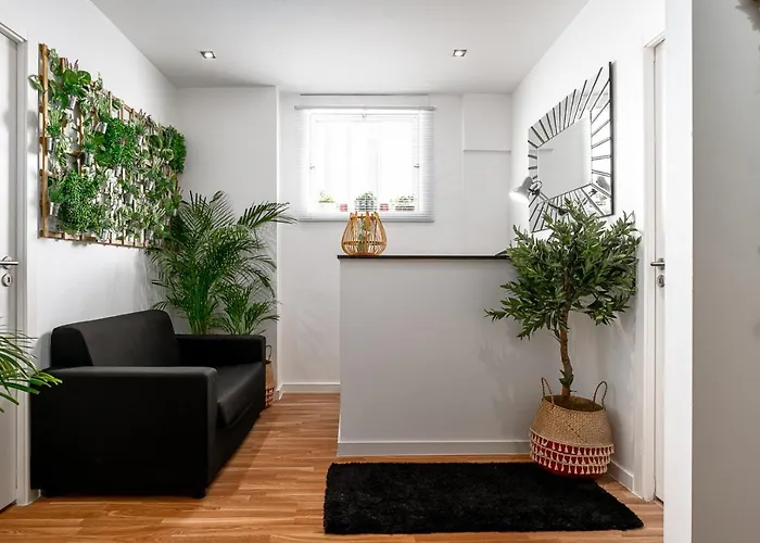 Avenue View - * Porto