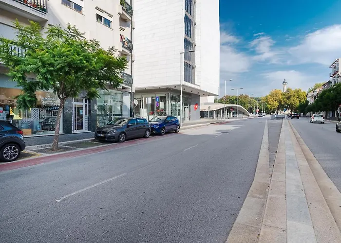 Avenue View - * Porto