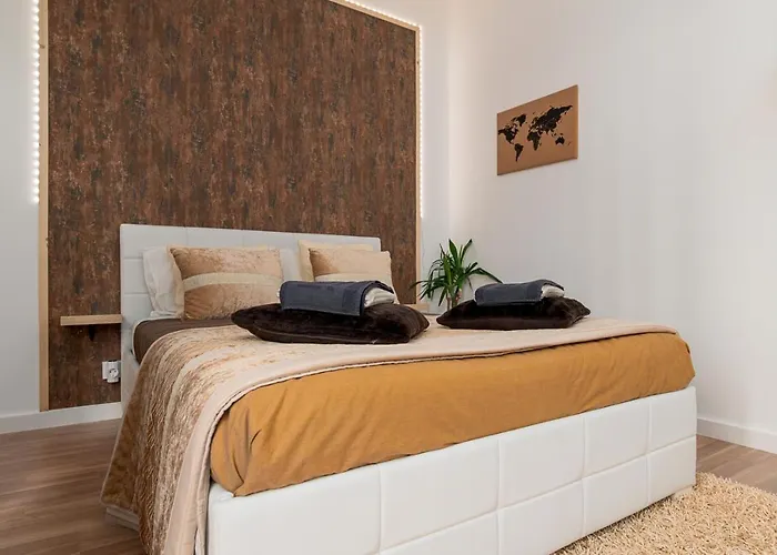 Avenue View - * Porto